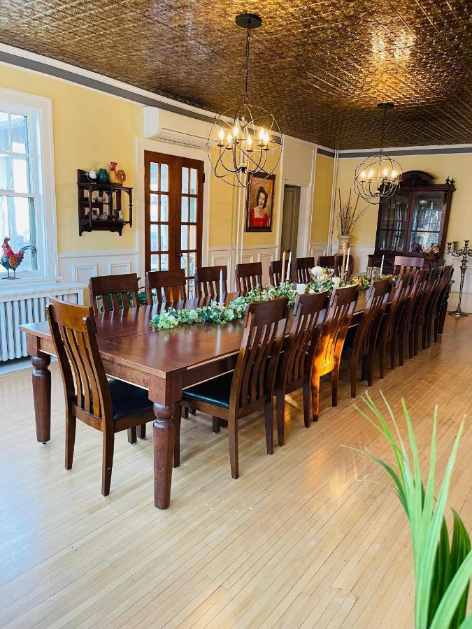 Carriage House Bed & Breakfast 3*