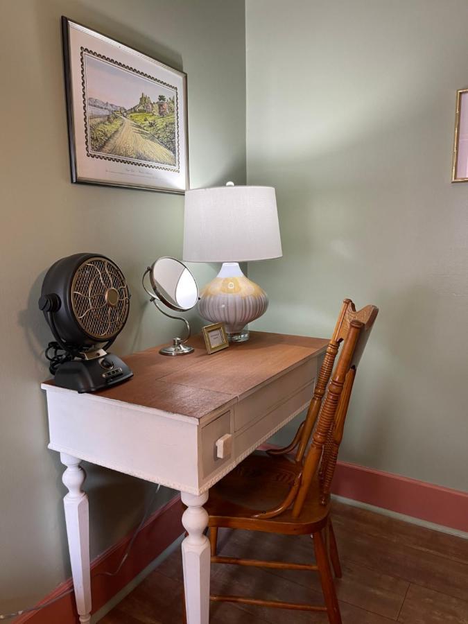 Carriage House Bed & Breakfast