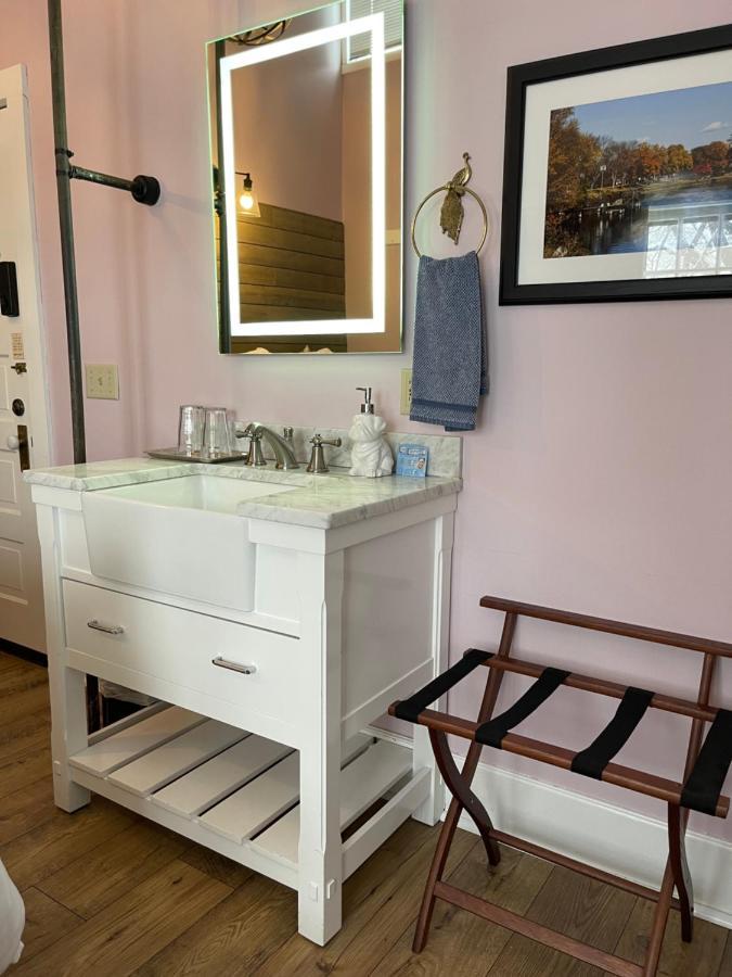 Carriage House Bed & Breakfast