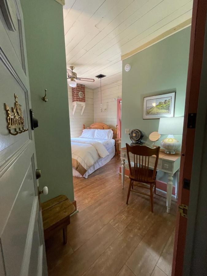 Carriage House Bed & Breakfast Winona