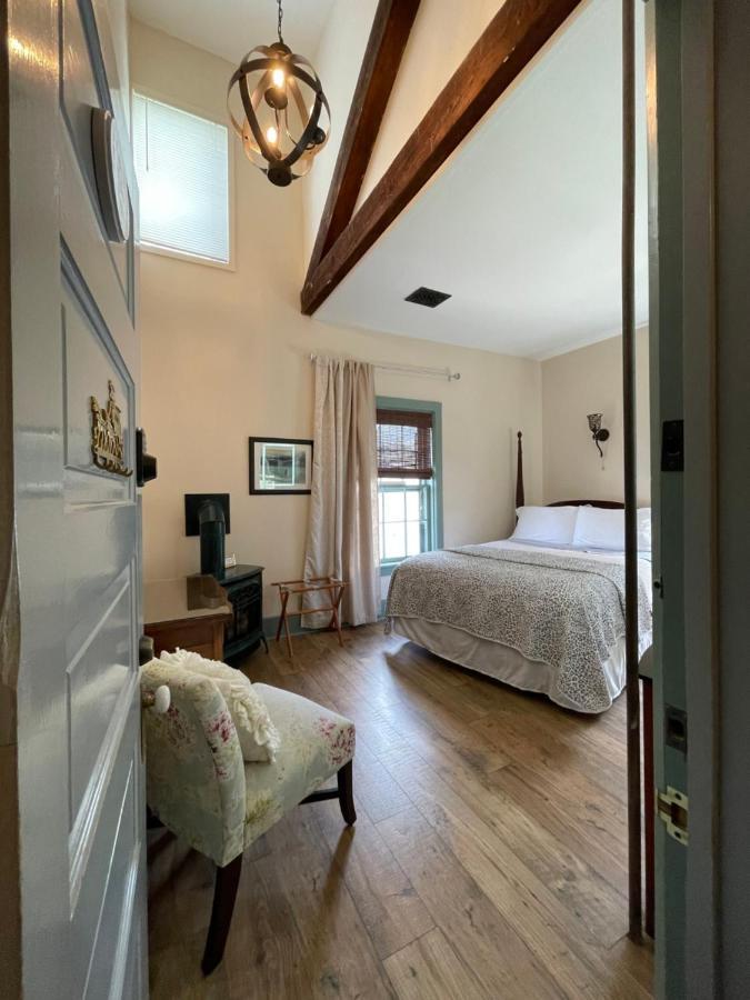 Carriage House Bed & Breakfast Bed & Breakfast Winona