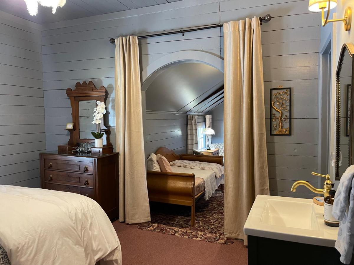 Bed & Breakfast Carriage House 3*