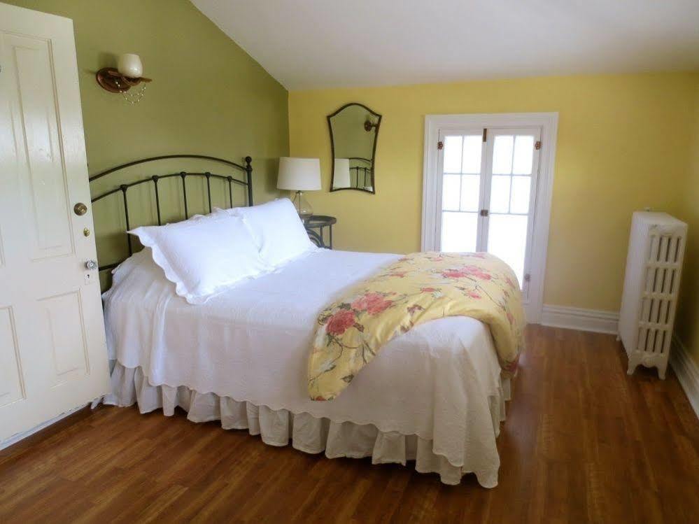 Carriage House Bed & Breakfast Bed & Breakfast Winona