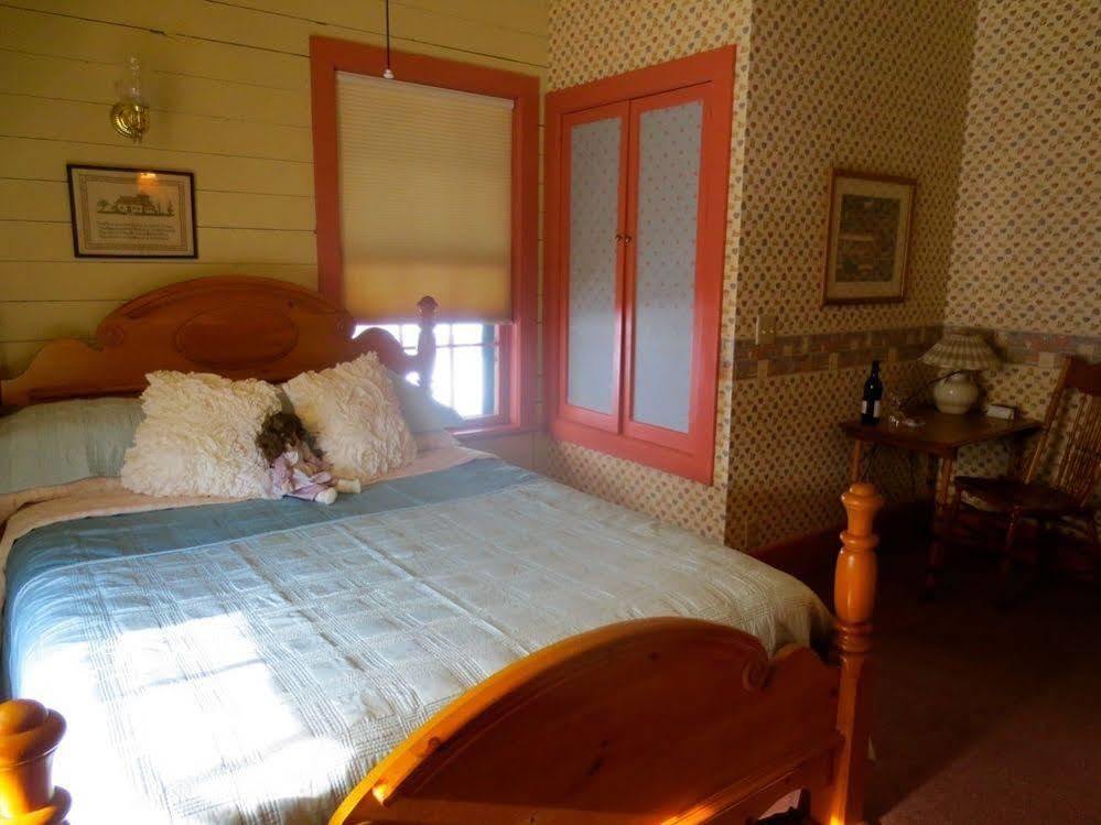 Carriage House Bed & Breakfast