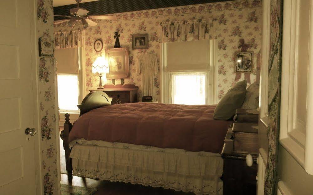 Bed & Breakfast Carriage House Bed & Breakfast 3*