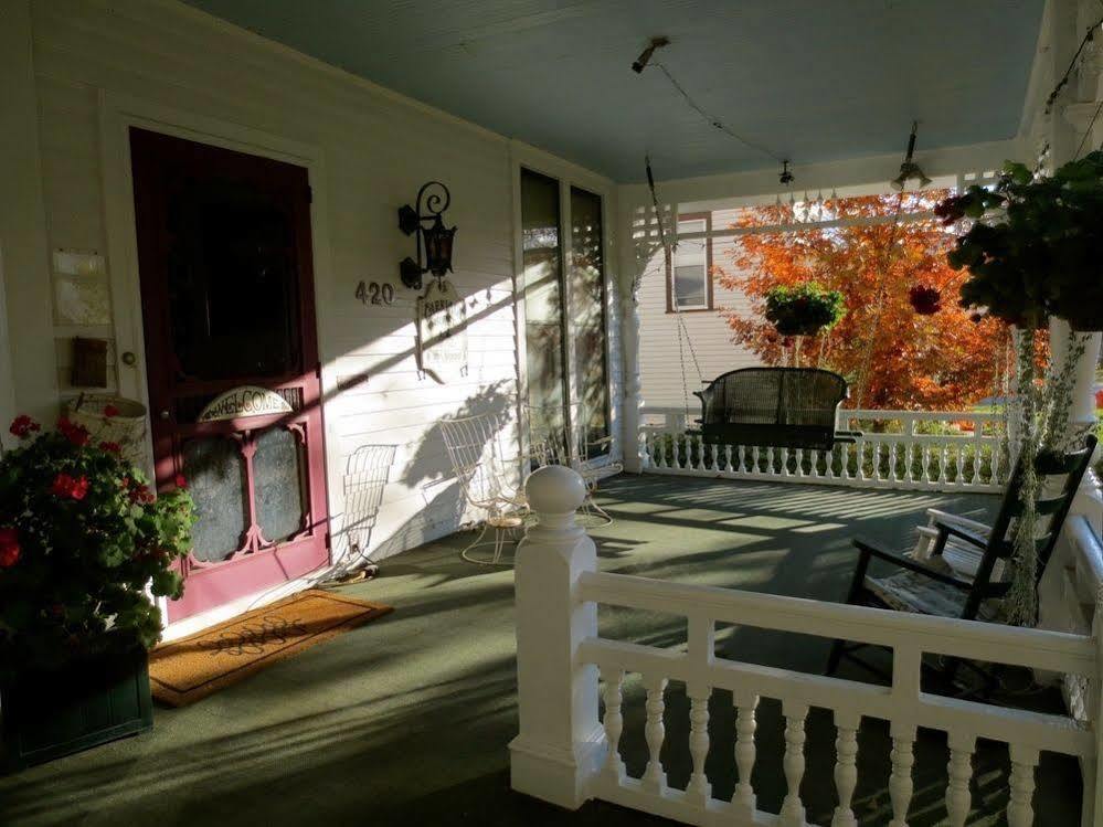 Carriage House Bed & Breakfast Bed & Breakfast 3*